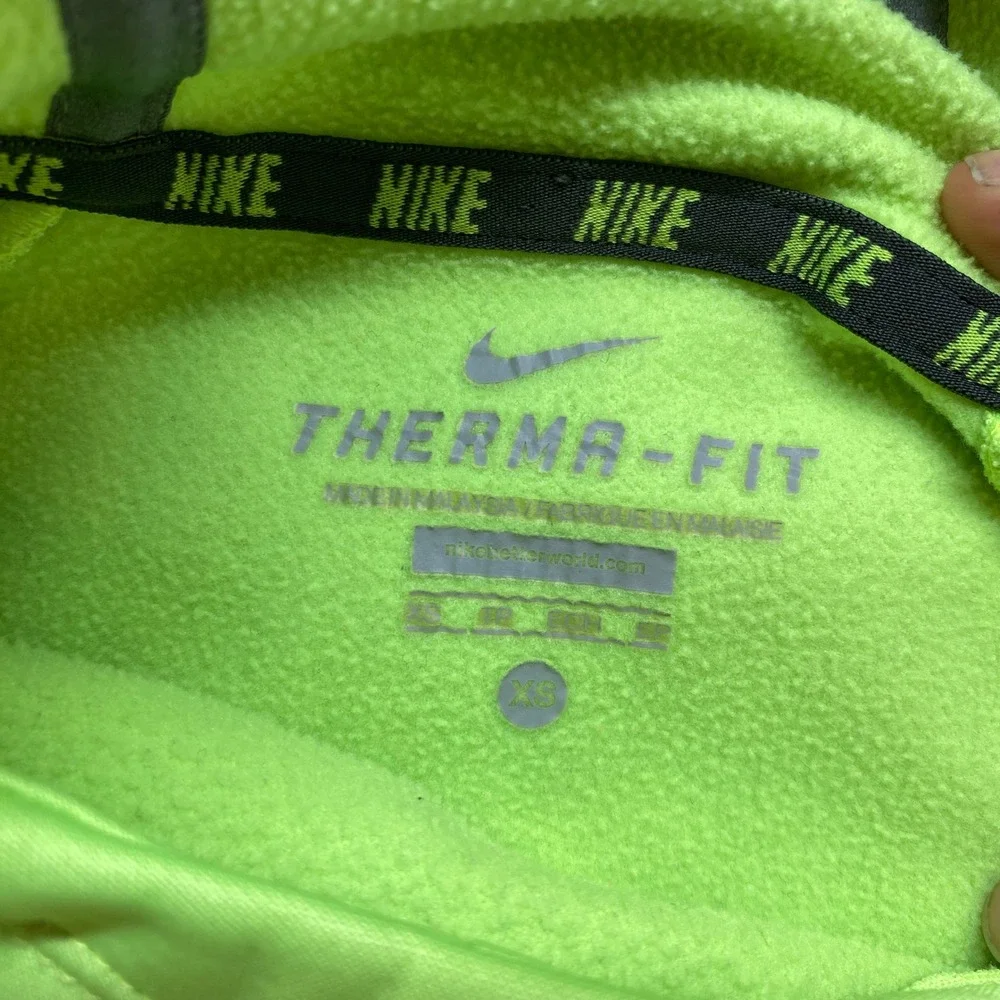 Nike‎ Hoodie Kids XS Neon Green Therma-FIT Fleece Graphic Sweatshirt 678593-367